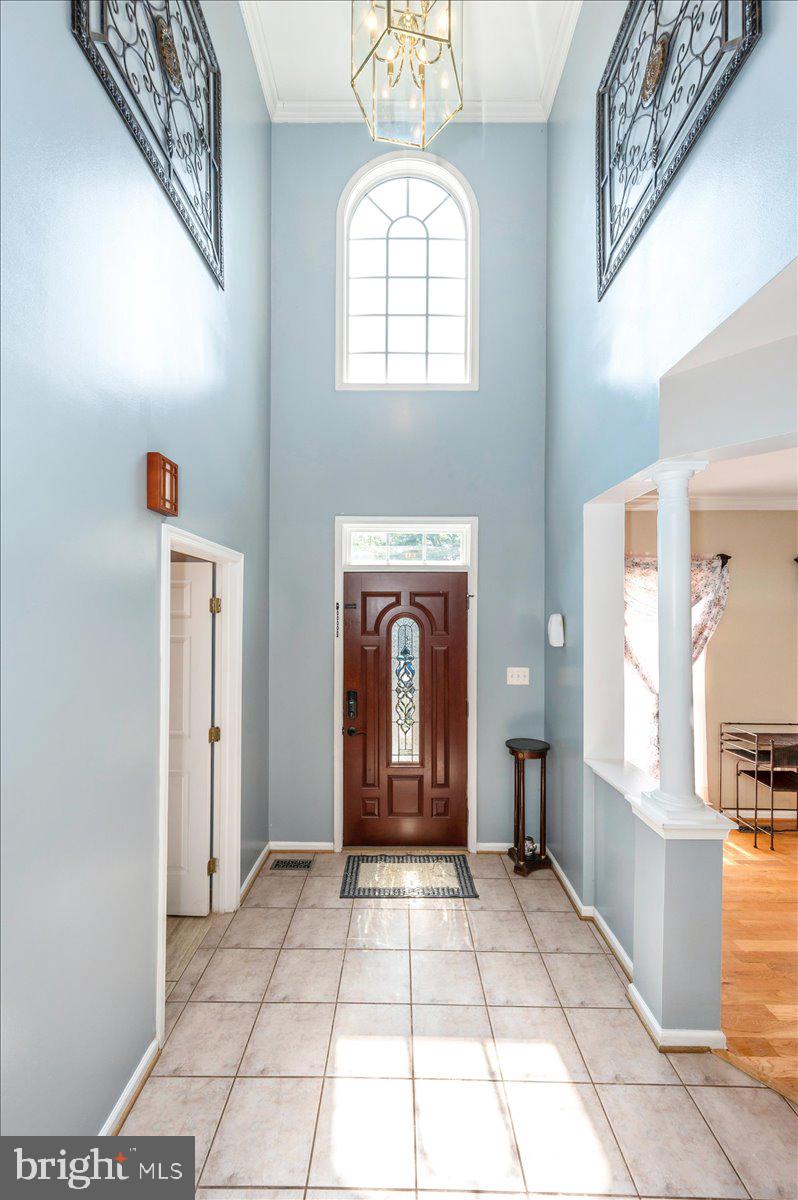 2102 WALNUT RIDGE COURT