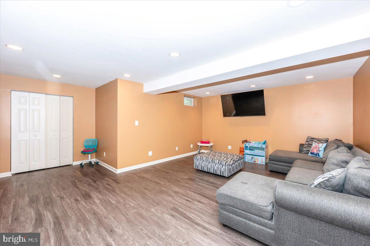 2102 WALNUT RIDGE COURT