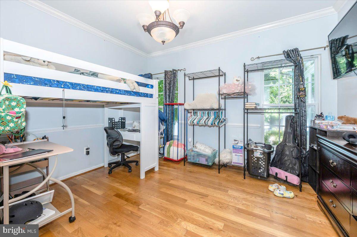 2102 WALNUT RIDGE COURT