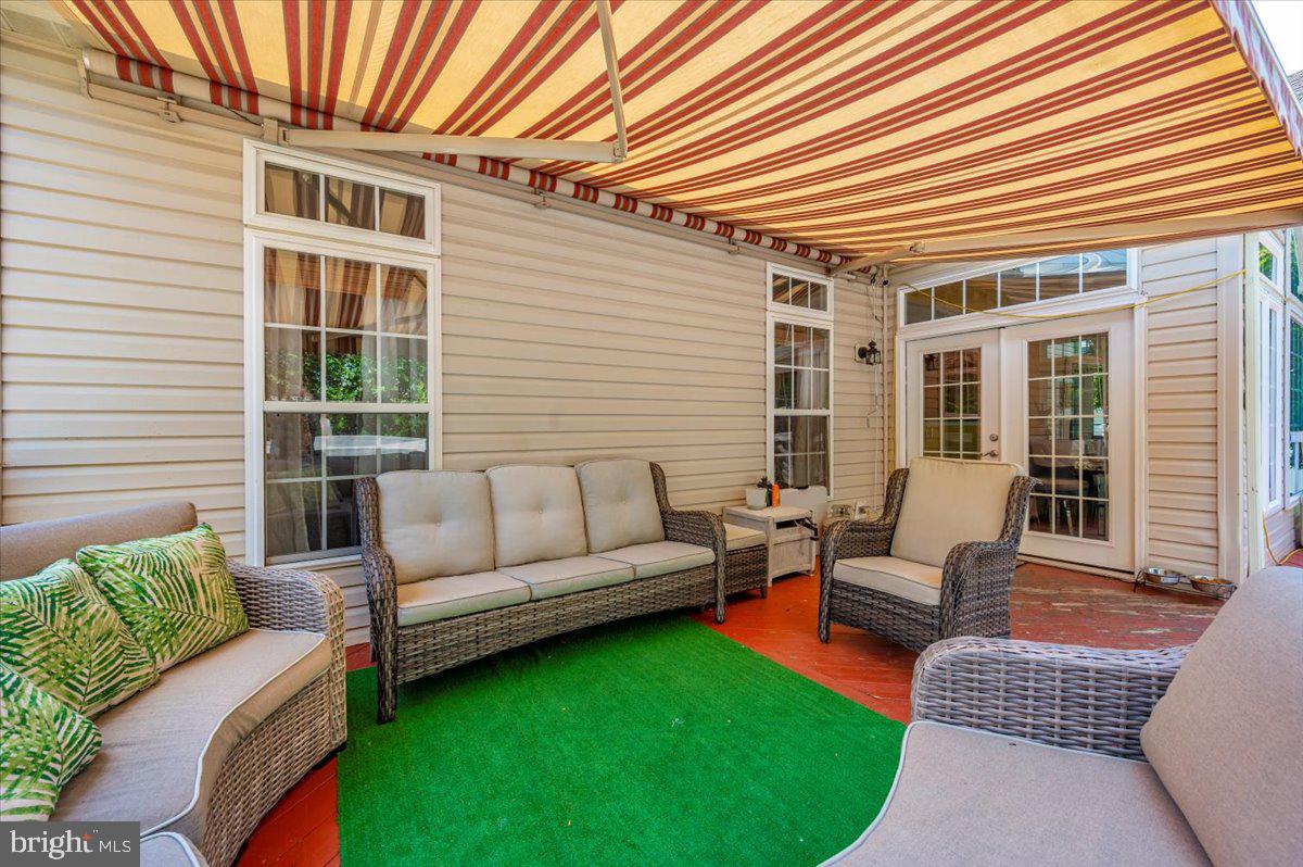 2102 WALNUT RIDGE COURT