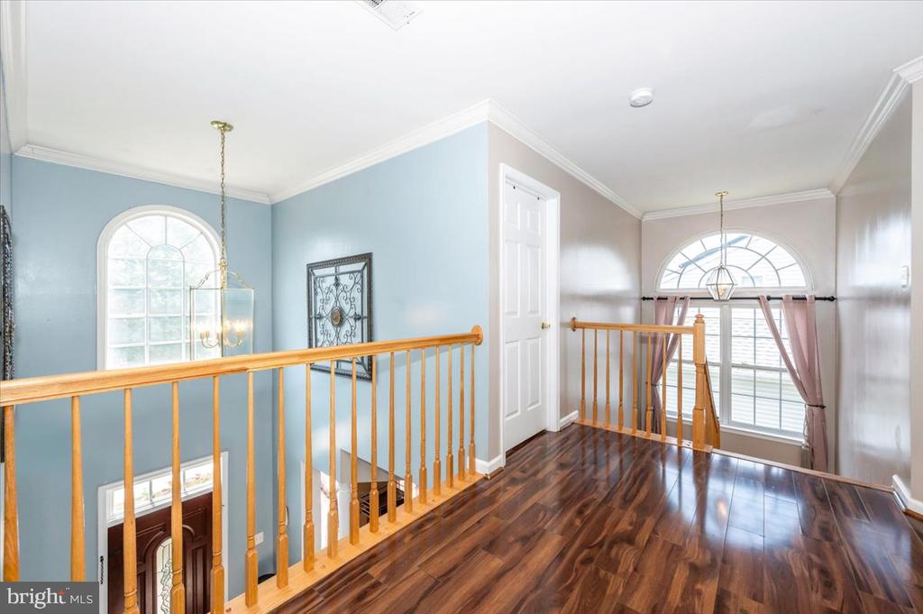 2102 WALNUT RIDGE COURT
