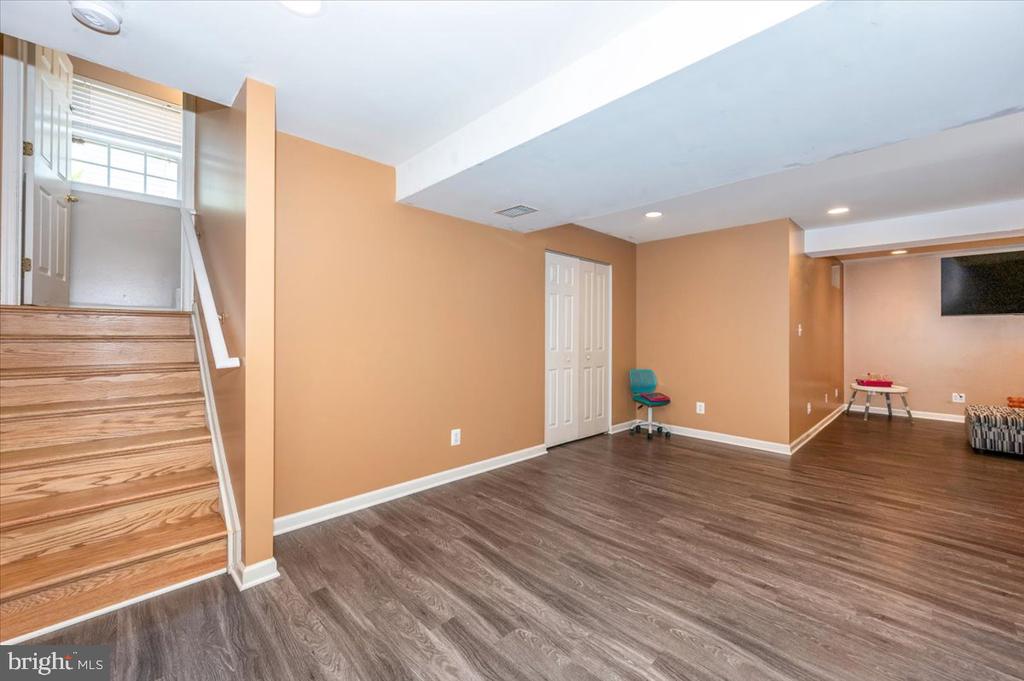 2102 WALNUT RIDGE COURT