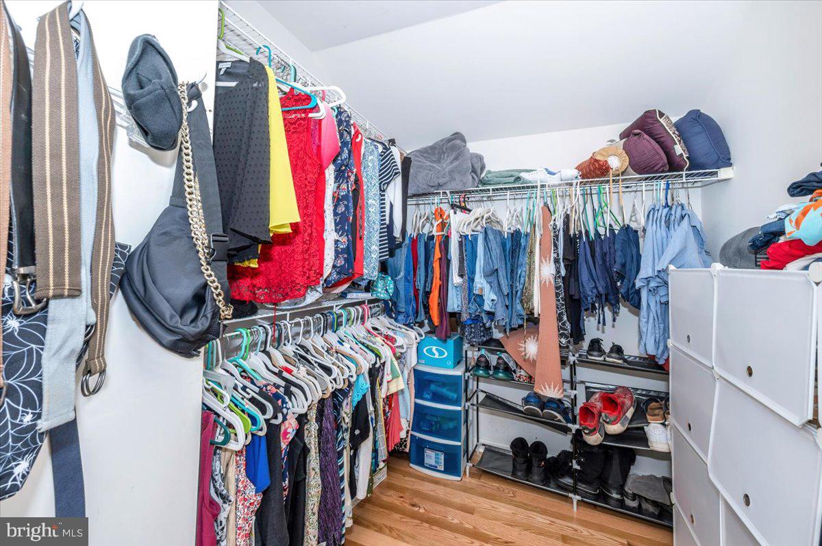 2102 WALNUT RIDGE COURT