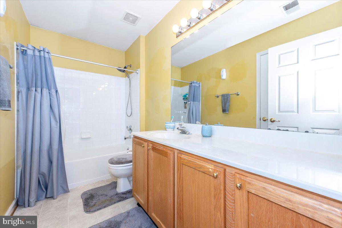 2102 WALNUT RIDGE COURT