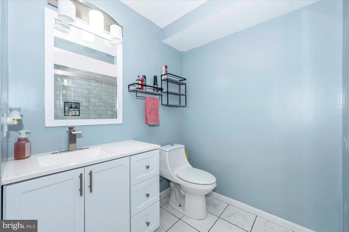 2102 WALNUT RIDGE COURT