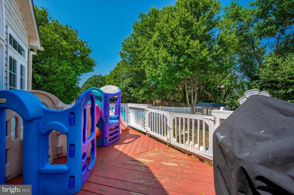 2102 WALNUT RIDGE COURT
