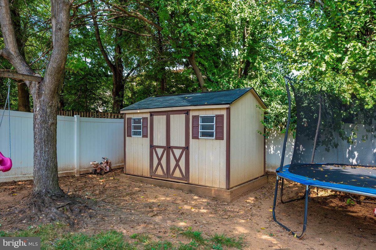 2102 WALNUT RIDGE COURT