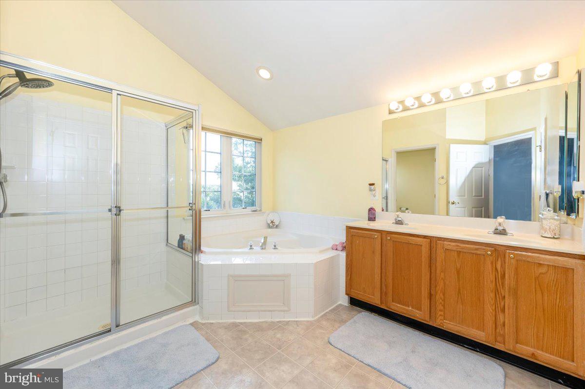 2102 WALNUT RIDGE COURT