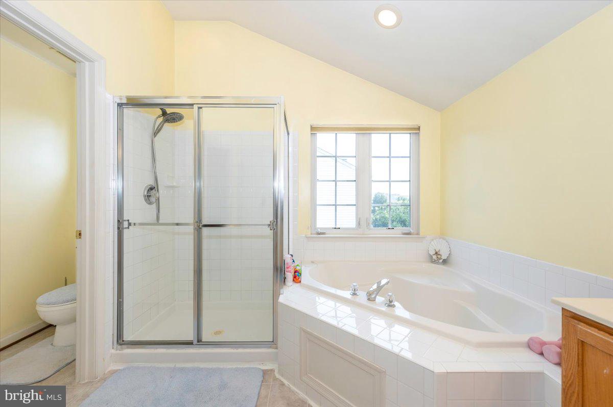 2102 WALNUT RIDGE COURT