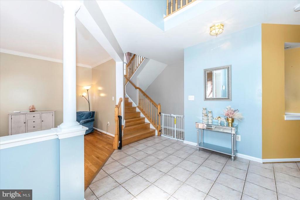 2102 WALNUT RIDGE COURT