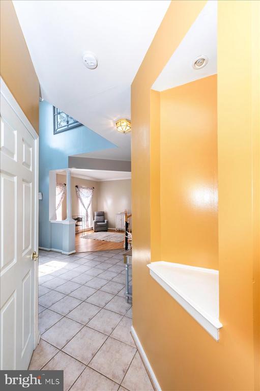 2102 WALNUT RIDGE COURT