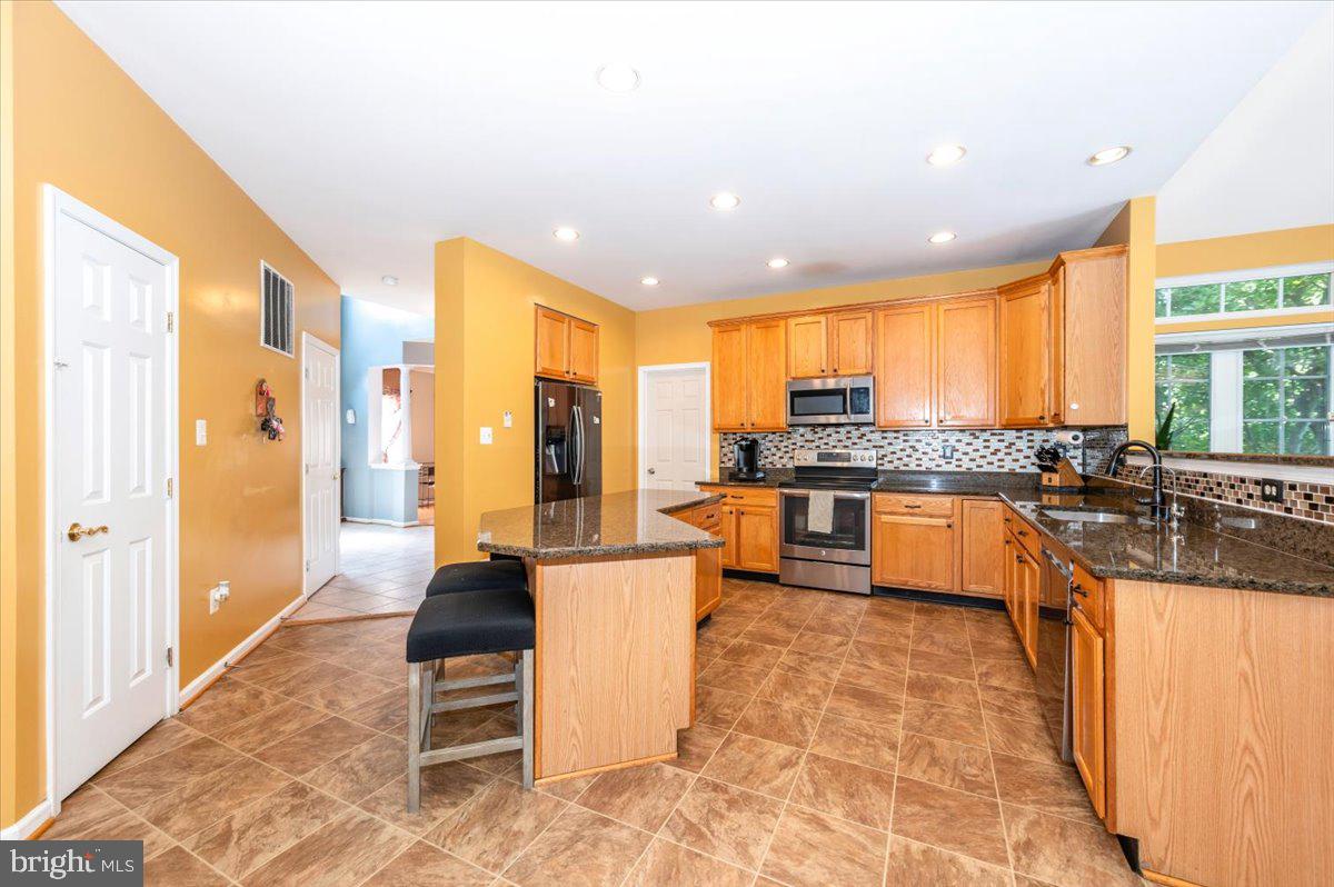 2102 WALNUT RIDGE COURT