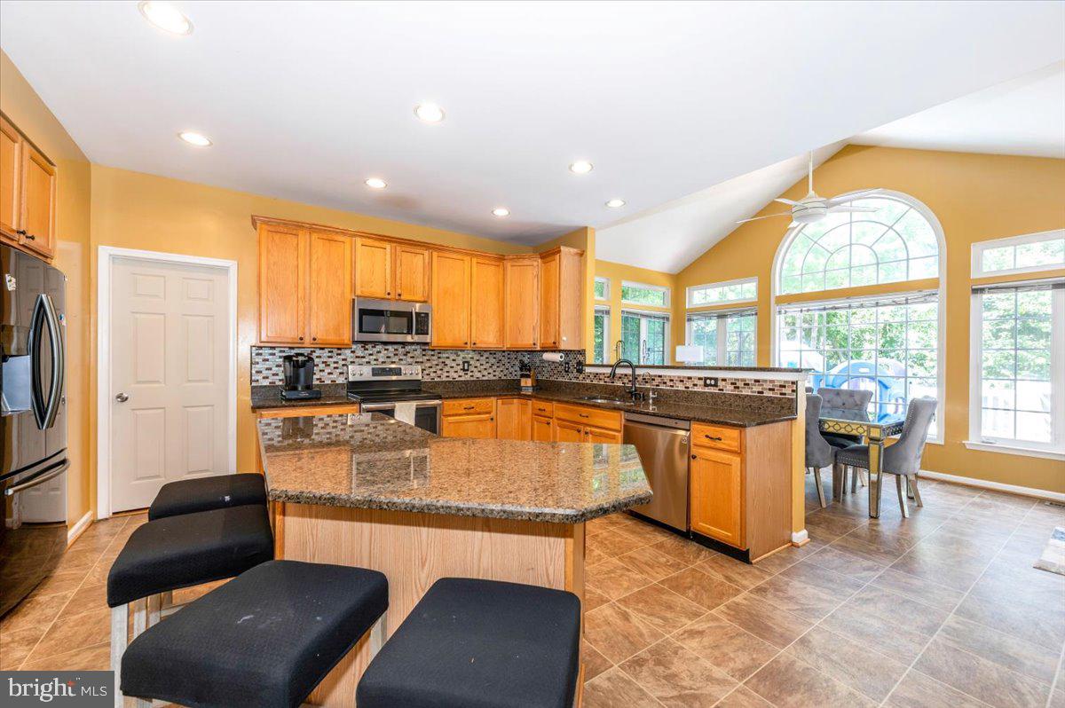 2102 WALNUT RIDGE COURT