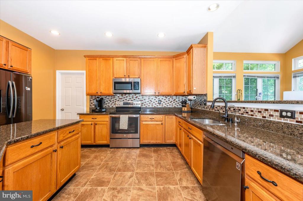 2102 WALNUT RIDGE COURT