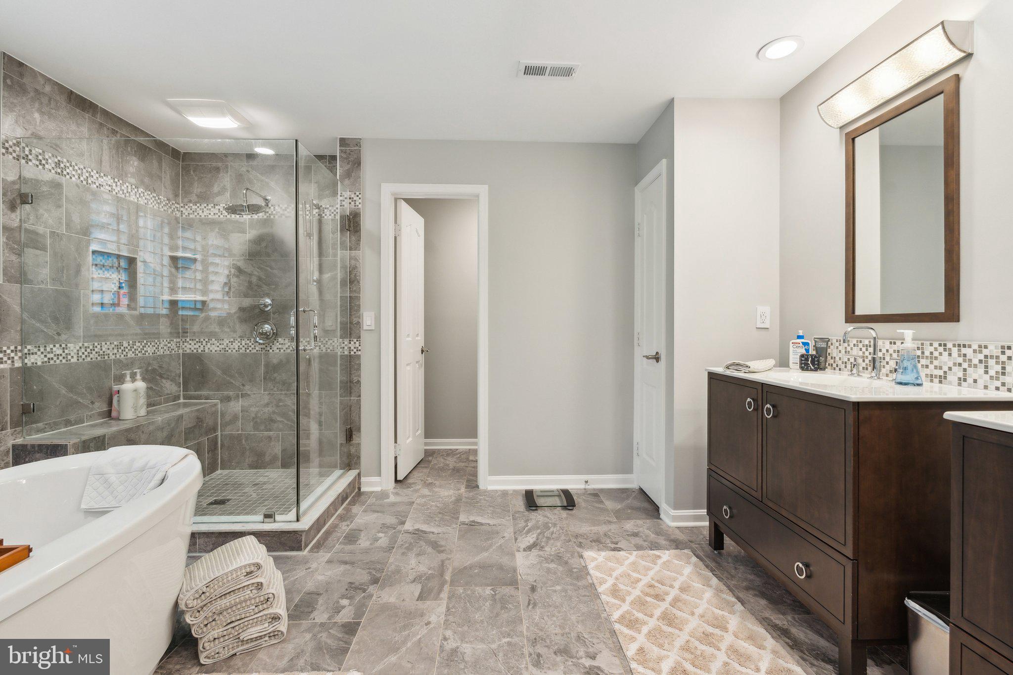 17516 APPLEWOOD LANE