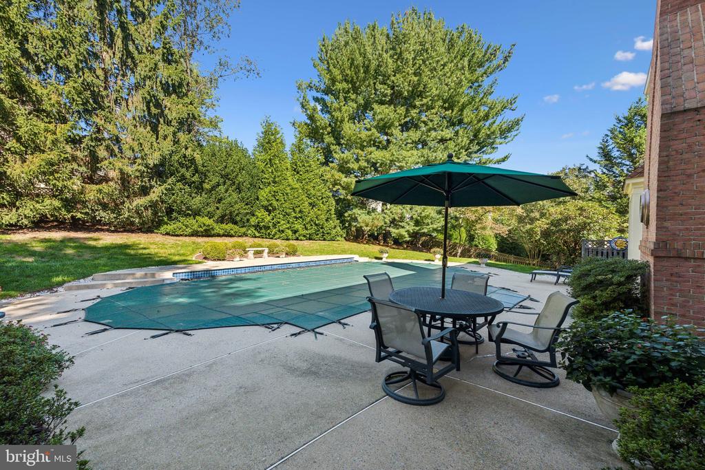 17516 APPLEWOOD LANE