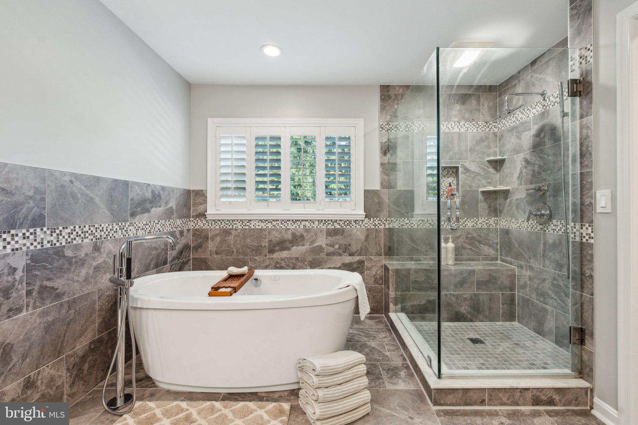 17516 APPLEWOOD LANE