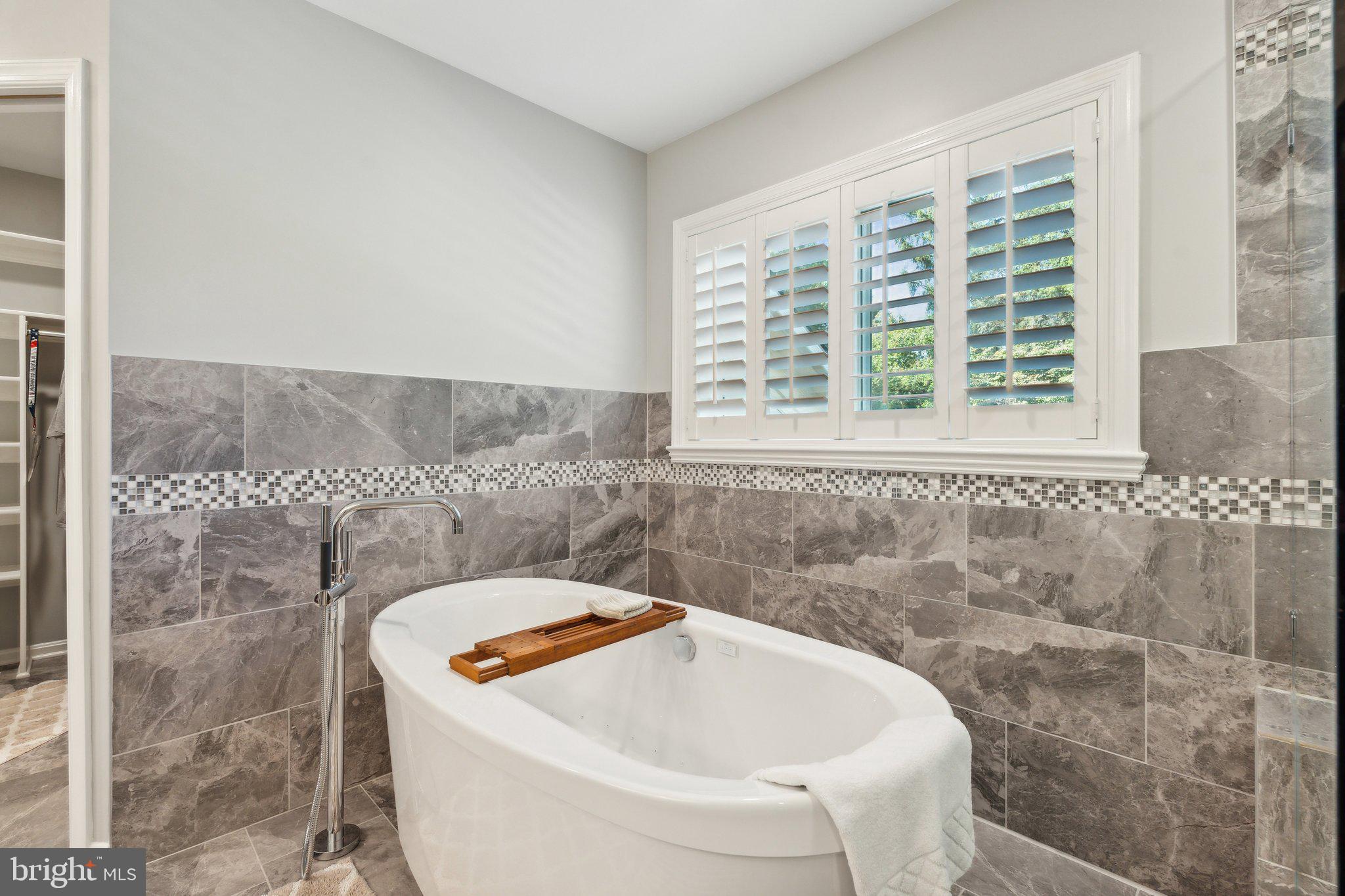 17516 APPLEWOOD LANE