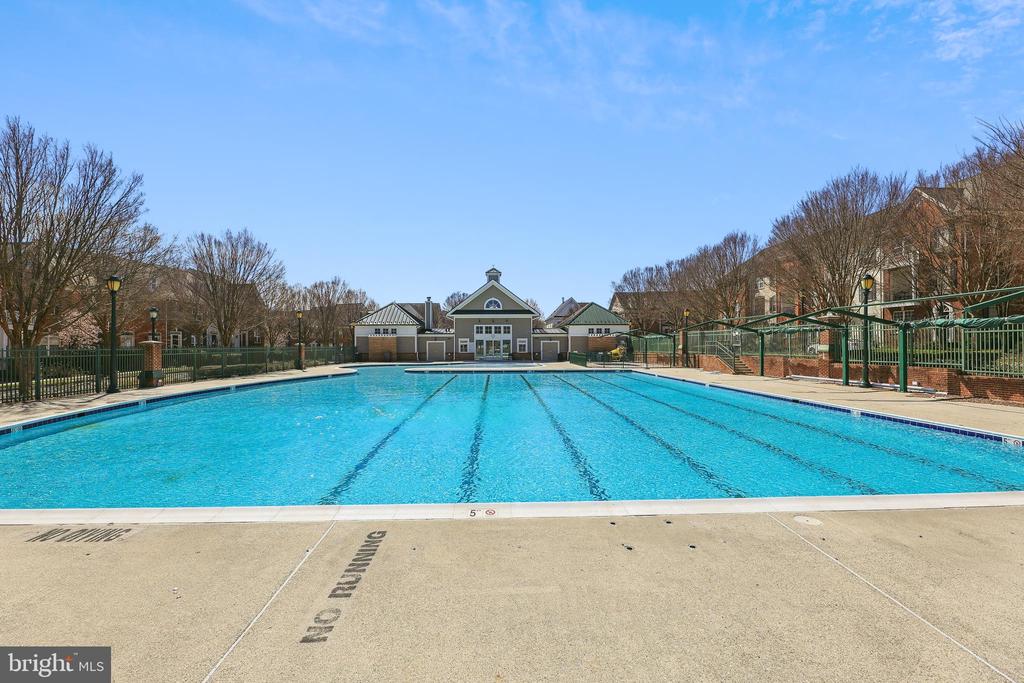 503 KING FARM BOULEVARD 307