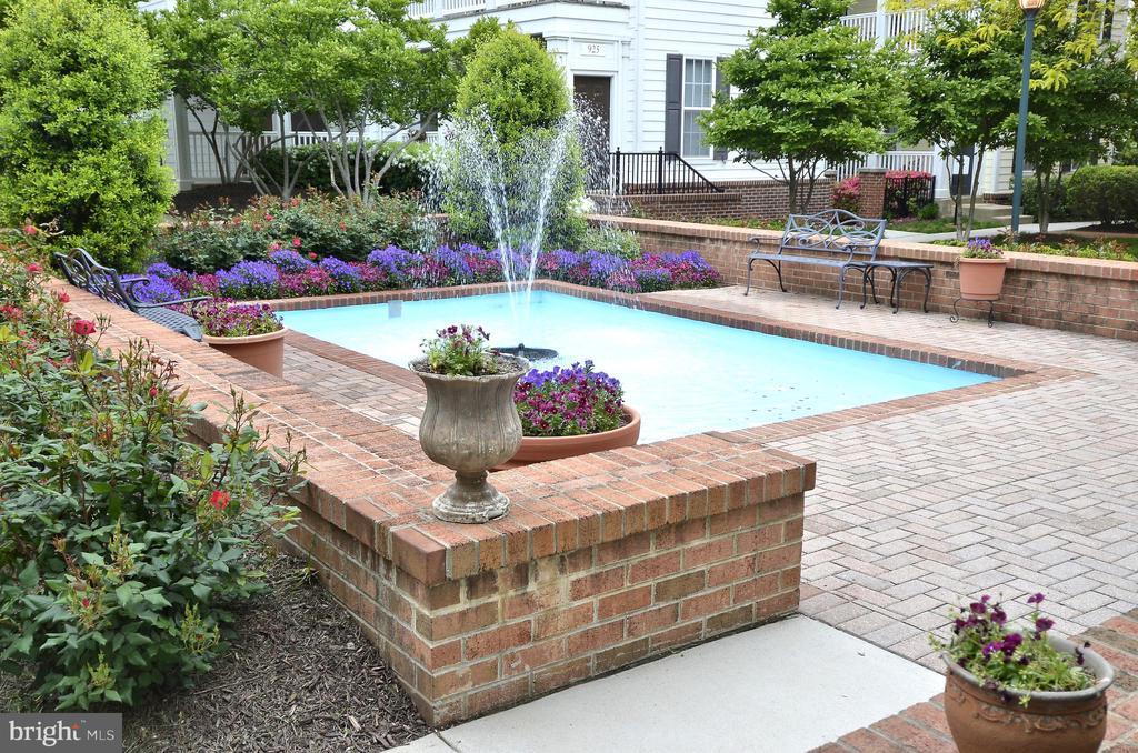 503 KING FARM BOULEVARD 307