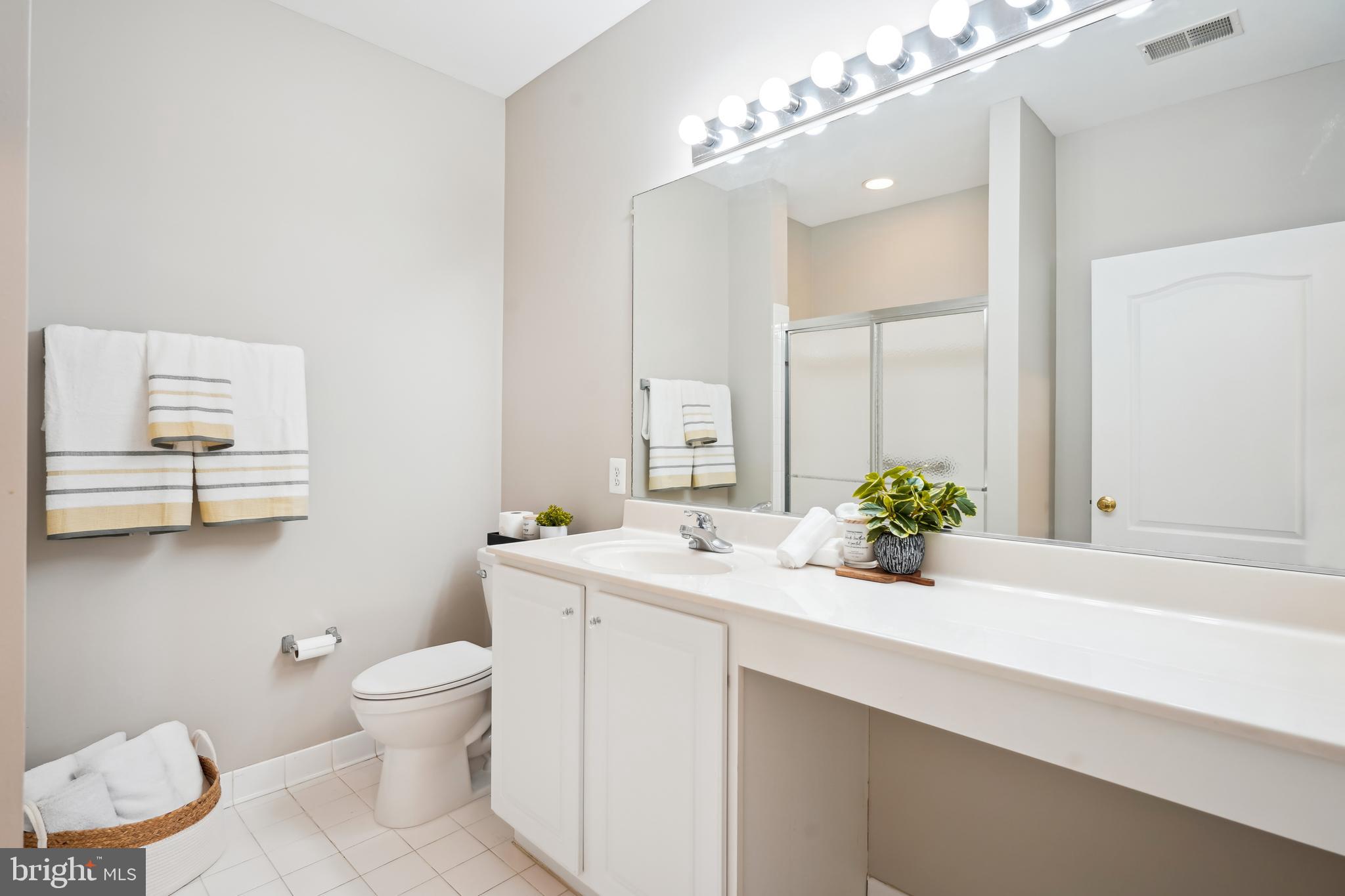 503 KING FARM BOULEVARD 307