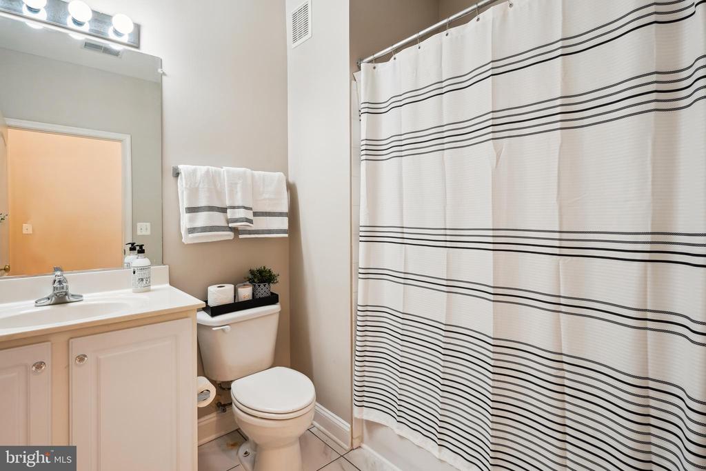 503 KING FARM BOULEVARD 307