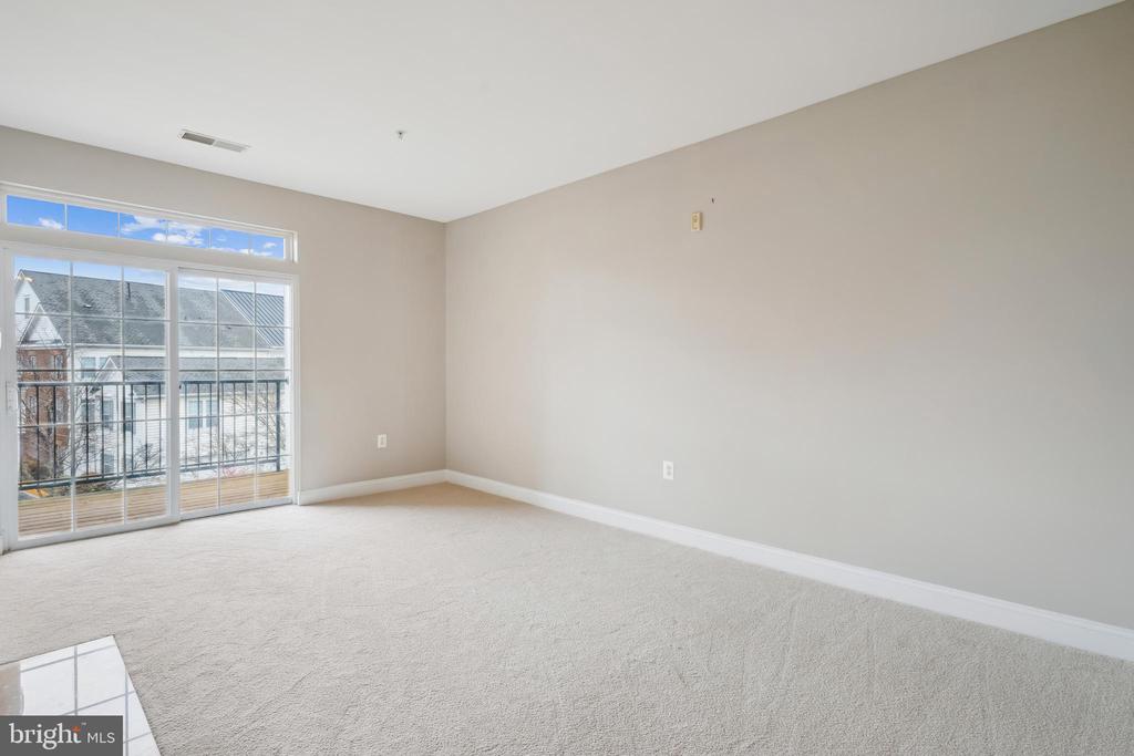 503 KING FARM BOULEVARD 307