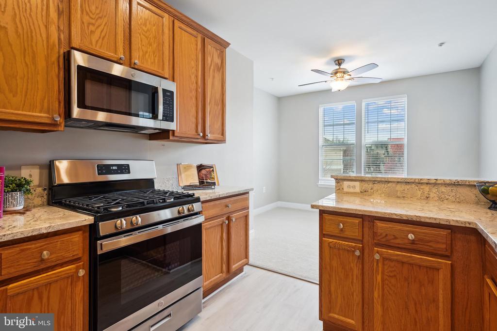 503 KING FARM BOULEVARD 307