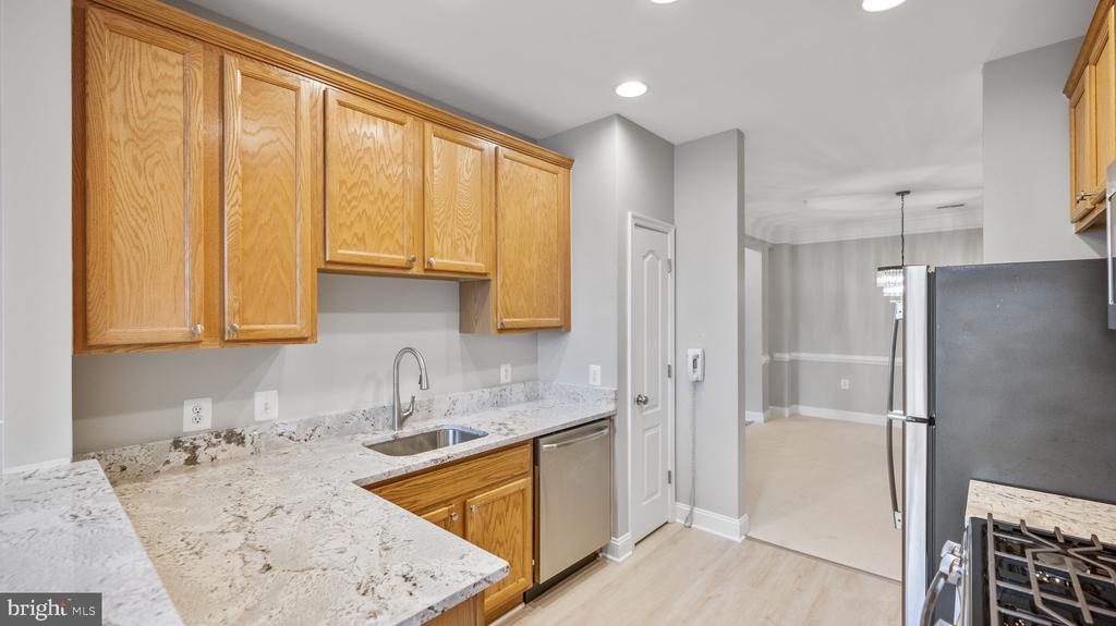 503 KING FARM BOULEVARD 307