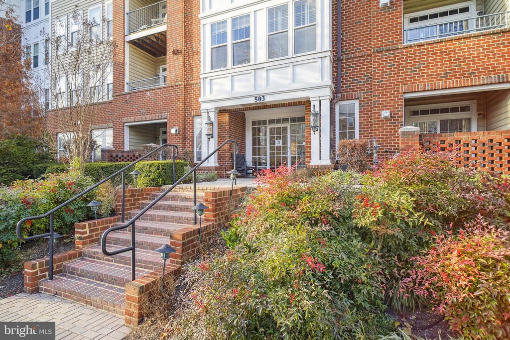 503 KING FARM BOULEVARD 307