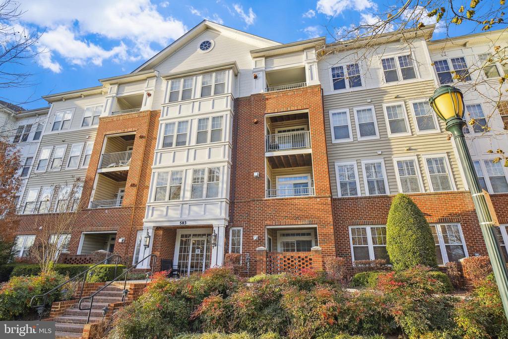 503 KING FARM BOULEVARD 307