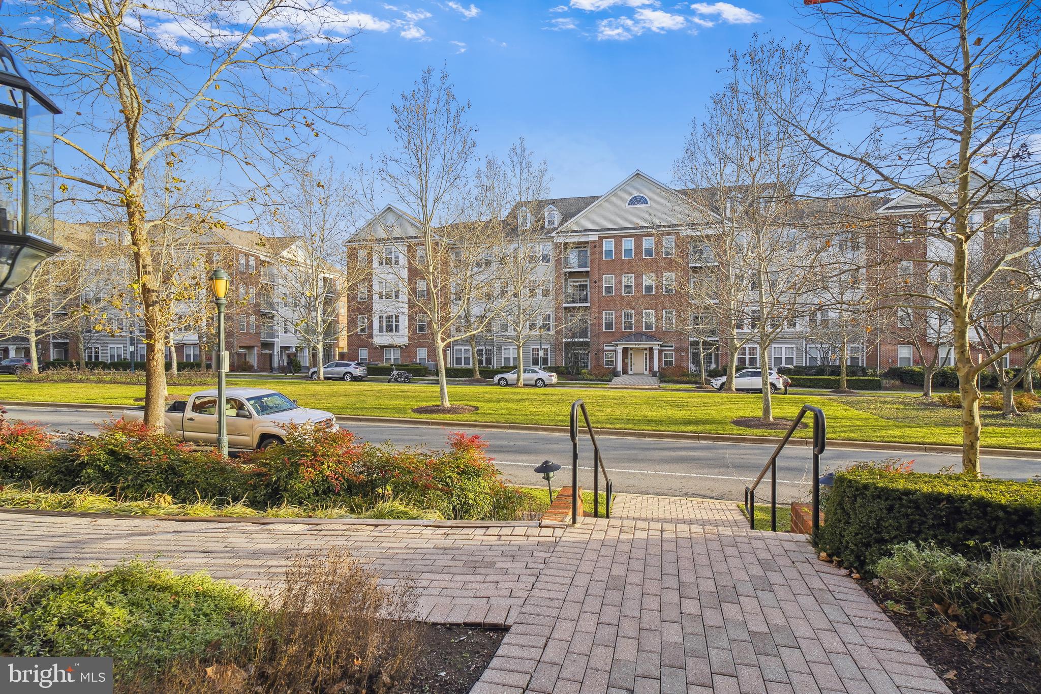 503 KING FARM BOULEVARD 307