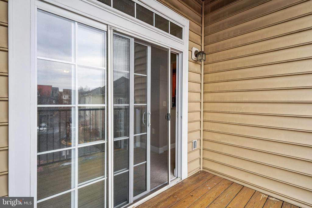 503 KING FARM BOULEVARD 307