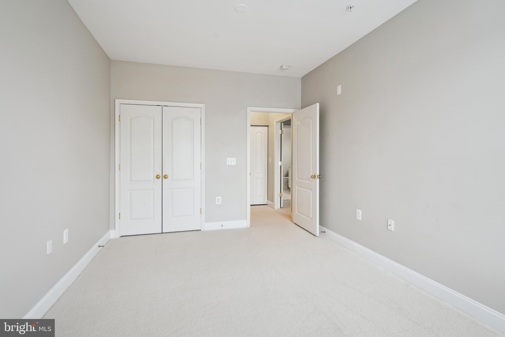 503 KING FARM BOULEVARD 307