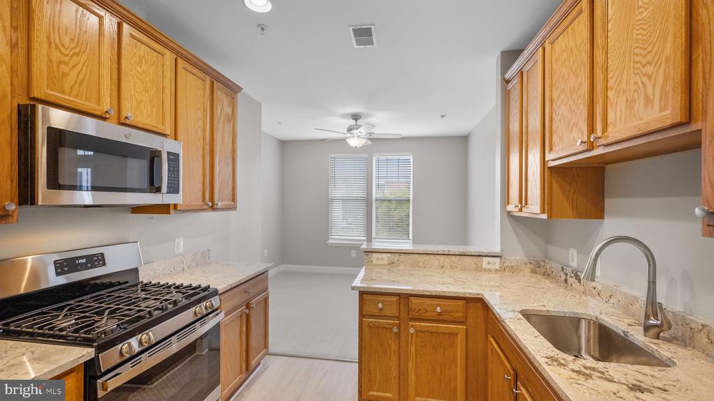 503 KING FARM BOULEVARD 307