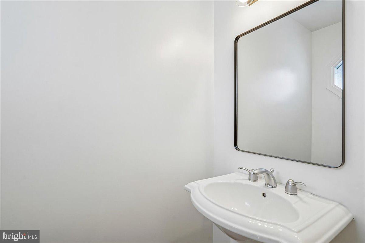 5905 MCKINLEY STREET