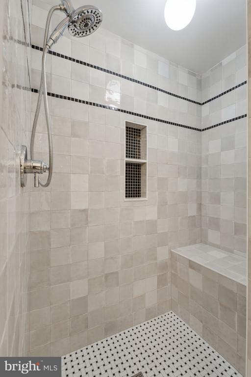 5705 BREWER HOUSE CIRCLE T-2