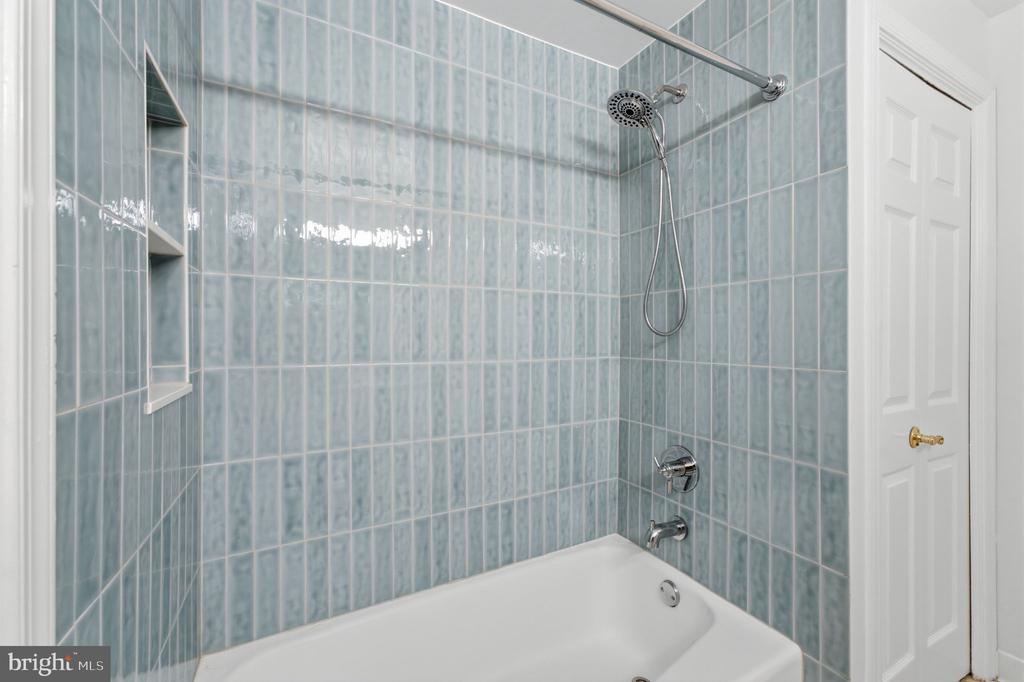 5705 BREWER HOUSE CIRCLE T-2