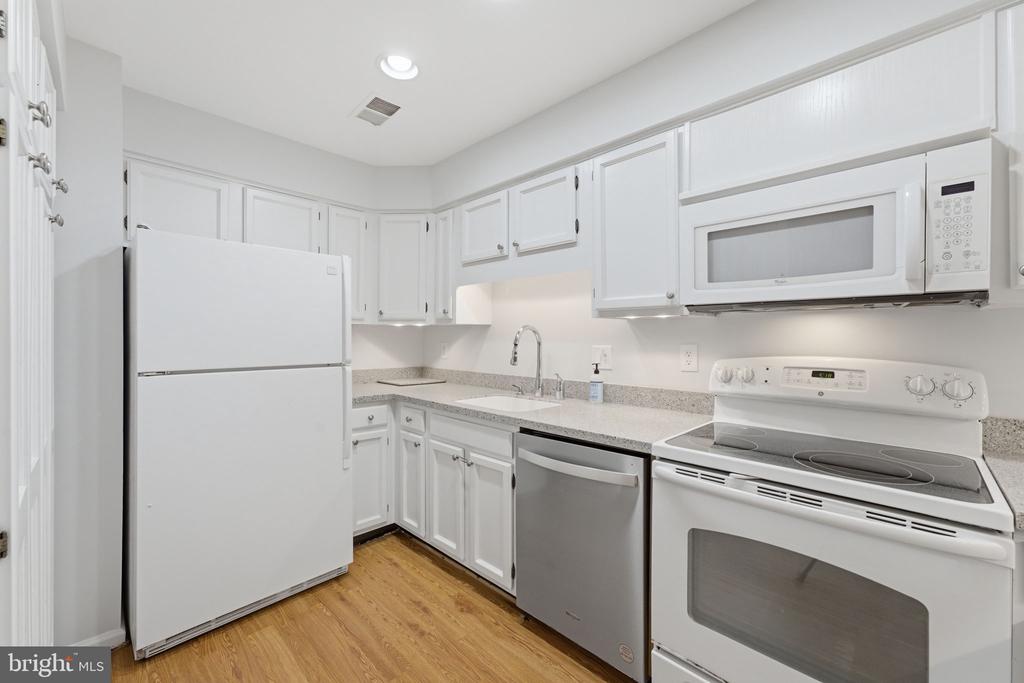 5705 BREWER HOUSE CIRCLE T-2