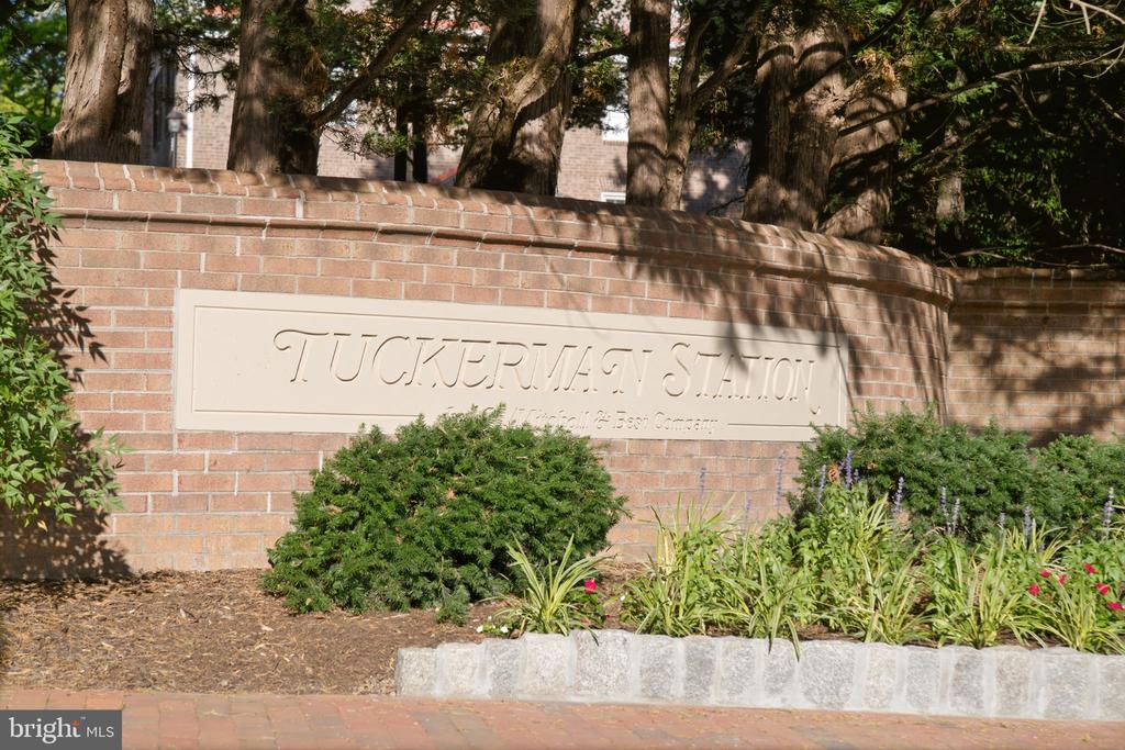 5705 BREWER HOUSE CIRCLE T-2