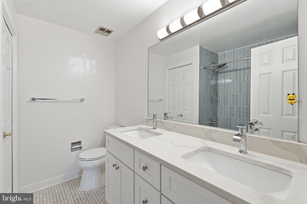 5705 BREWER HOUSE CIRCLE T-2
