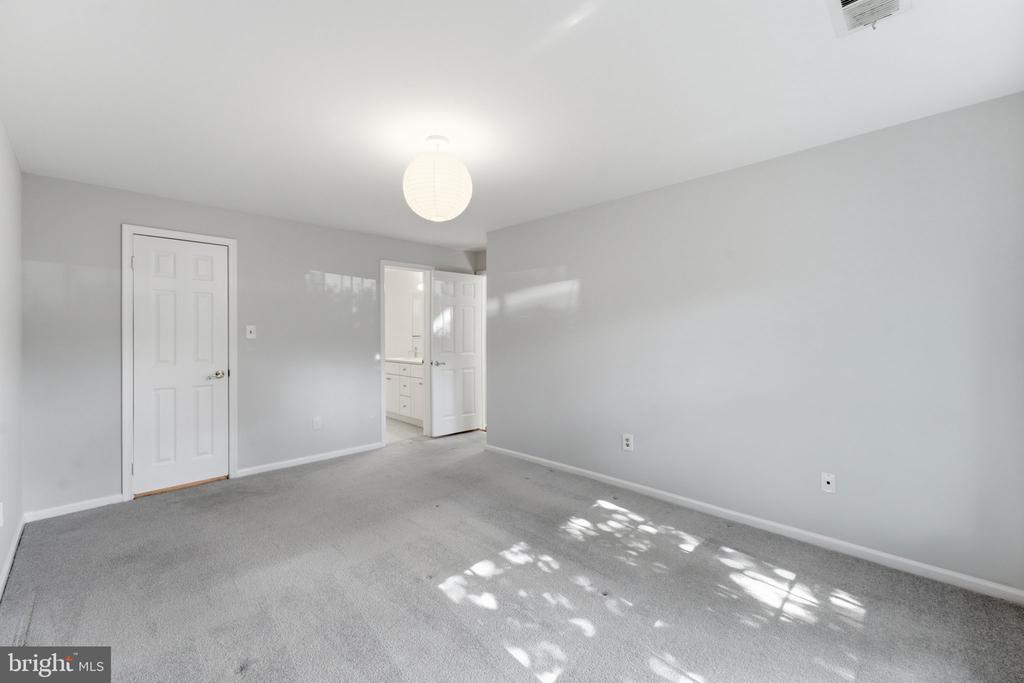 5705 BREWER HOUSE CIRCLE T-2