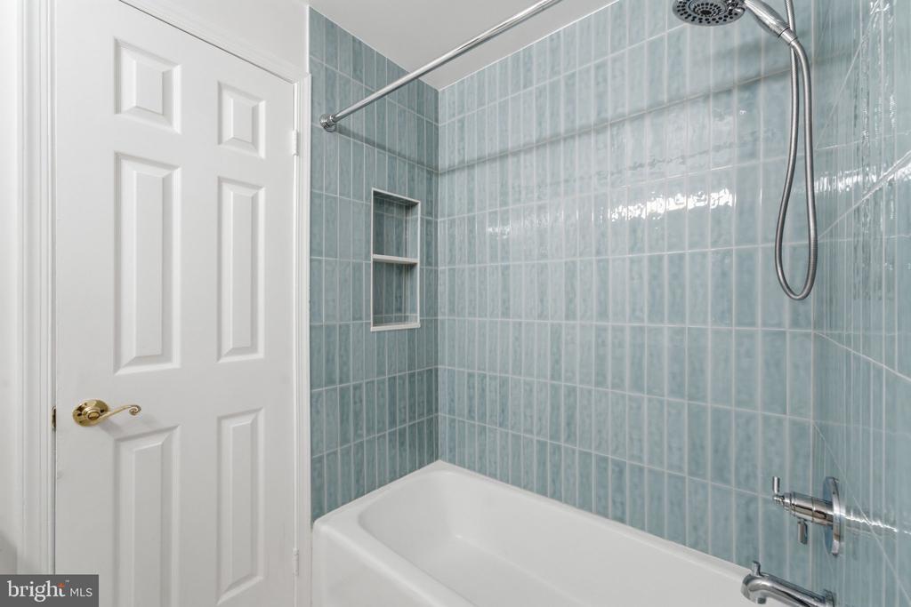 5705 BREWER HOUSE CIRCLE T-2