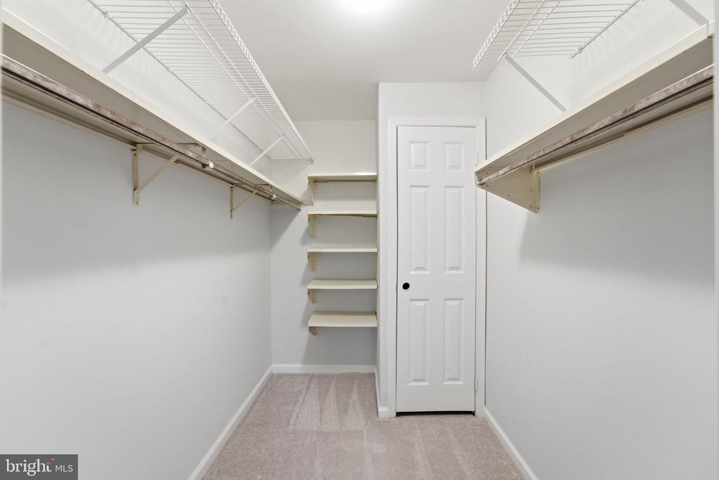 5705 BREWER HOUSE CIRCLE T-2