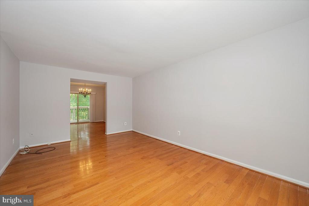 10113 MAPLE LEAF DRIVE