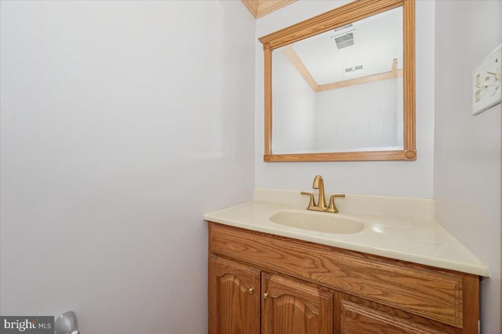 10113 MAPLE LEAF DRIVE