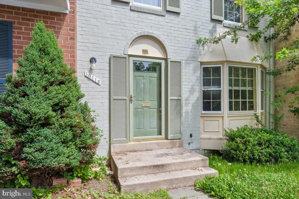 10113 MAPLE LEAF DRIVE
