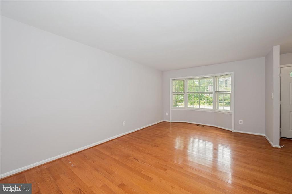 10113 MAPLE LEAF DRIVE