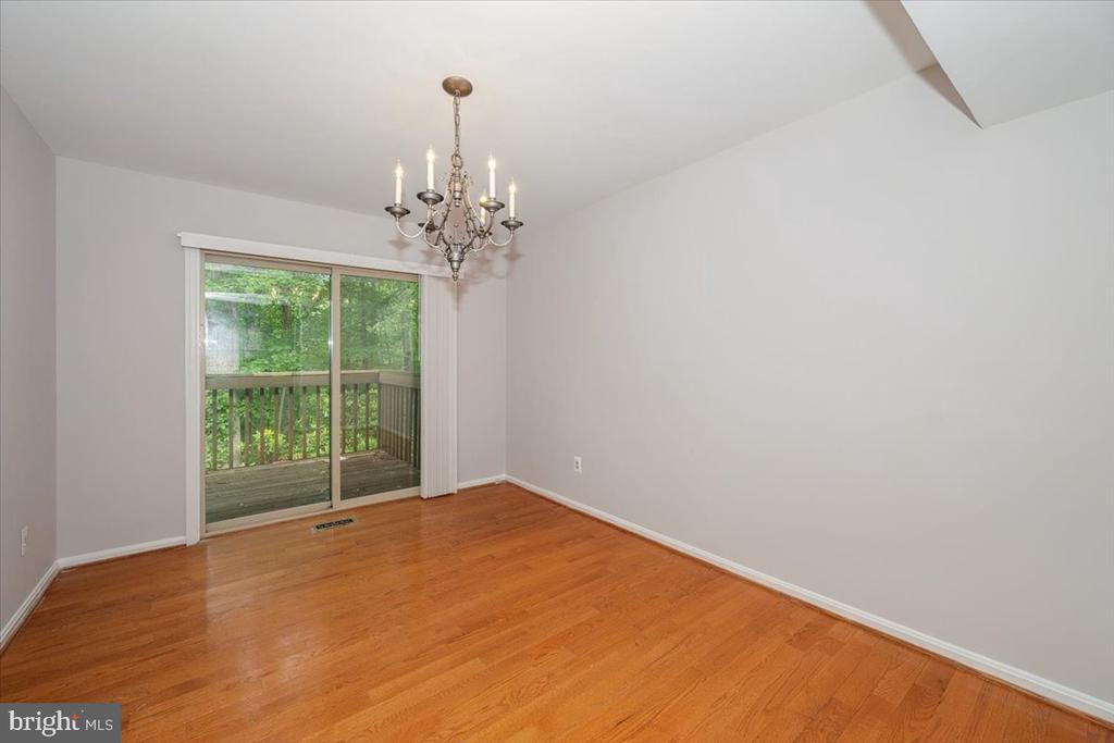10113 MAPLE LEAF DRIVE