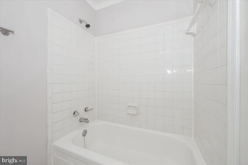 10113 MAPLE LEAF DRIVE